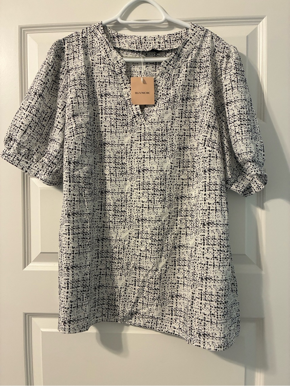Black & White V-Neck Short Sleeve Top